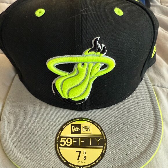 New Era 59FIFTY Miami Heat Fitted Hat - Black/Gray - Size 7 5/8 - Picture 1 of 1